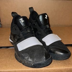 Nike Paul George black basketball shoes